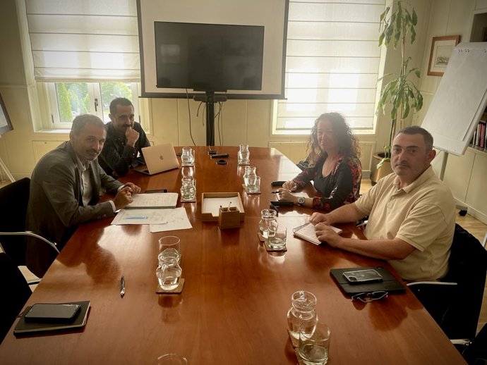Reunión de los senadores de ERC Laura Castel y Josep Ruf con el secretario de Estado de Infraestructuras, Xavier Flores.