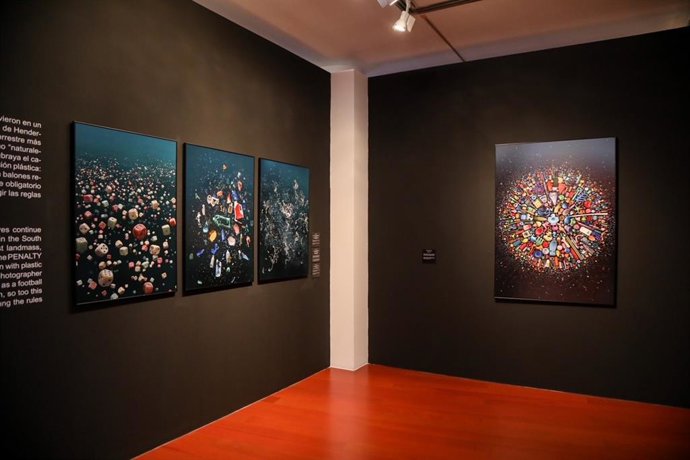 Exposicion 'Penalty' de Mandy Barker