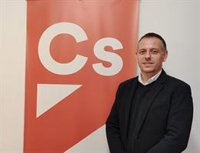 Cs critica la "dejación de funciones" del Consell en la retirada de pellets de plástico de la playa de Cavalleria