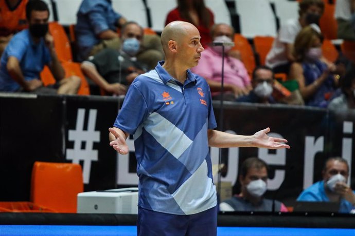 Archivo - Joan Peñarroya, durante su etapa como entrenador de Valencia Basket