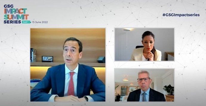 El consejero delegado de CaixaBank, Gonzalo Gortázar, el ceo de GSG, Cliff Prior, y la miembro de la junta directiva ejecutiva de Basf, Saori Dubourg.