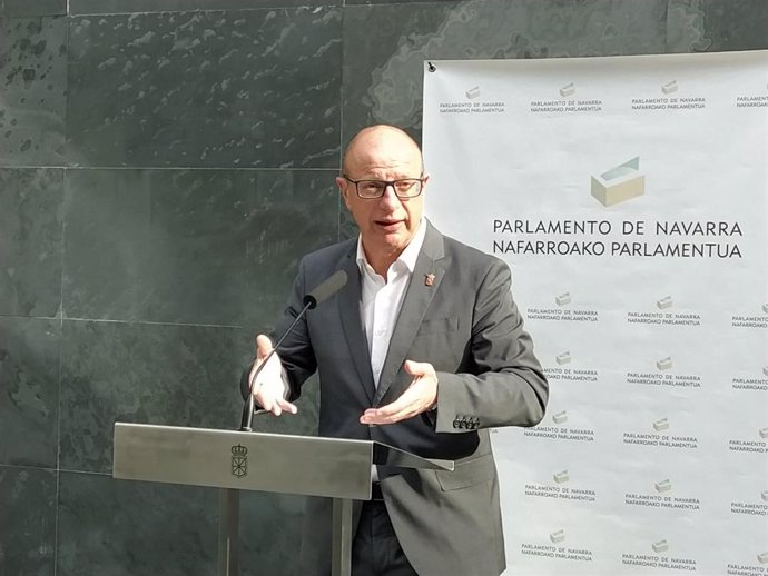 Archivo - Carlos Gimeno, consejero de Educación del Gobierno de Navarra (archivo)