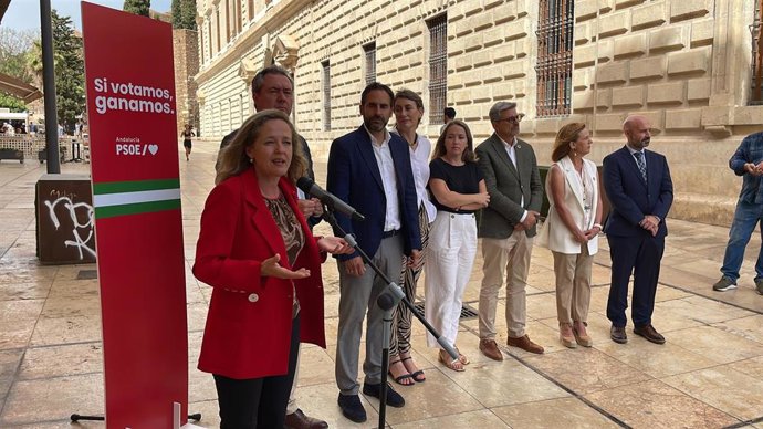 La ministra de Economía, Nadia Calviño,  y el candidato a la presidencia de la Junta y secretario general del PSOE de Andalucía, Juan Espadas, atienden a los medios antes de la presentación del Proyecto Digital del PSOE de Andalucía a 15 de junio del 20