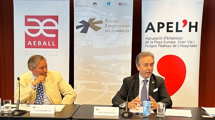 El presidente de La Asociación Empresarial de L'Hospitalet y el Baix Llobregat (Aeball) y la Unión Patronal Metalúrgica de L'Hospitalet y el Baix Llobregat (Upmball), Santiago Ballesté, y el decano del Collegi d'Economistes, Carles Puig de Travy