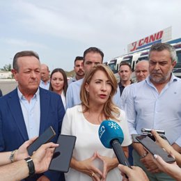 La ministra de Transportes, Movilidad y Agenda Urbana, Raquel Sánchez, atiende a los medios tras visitar la empresa J. Cano en Antas (Almería).