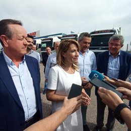La ministra de Transportes, Movilidad y Agenda Urbana, Raquel Sánchez, atiende a los medios en Antas (Almería).