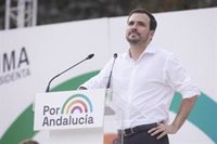 Garzón ve "inaceptable" la actuación policial contra científicos por el clima que protestaron ante el Congreso
