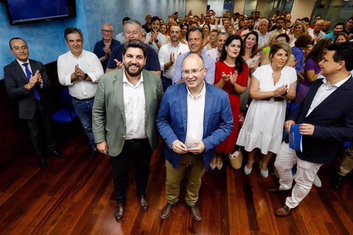 El presidente del PPRM, Fernando López Miras, preside la Junta Directiva Autonómica a la que asiste el vicesecretario general de Organización del PP, Miguel Tellado, a 15 de junio de 2022, en la sede del partido en Murcia.