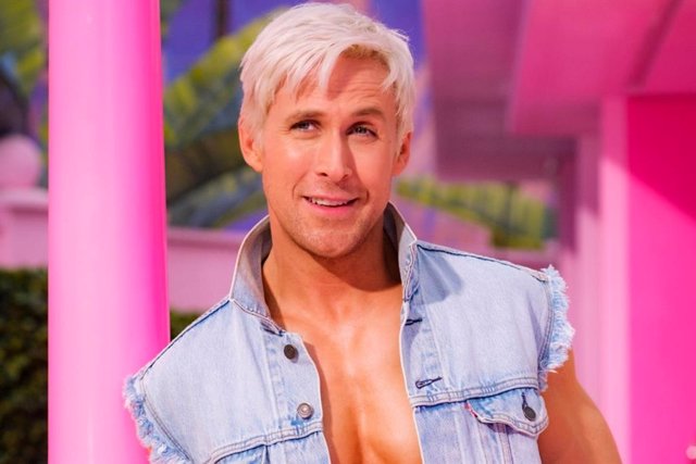 Ryan Gosling presume de torso cincelado en su brutal transformación de Ken en la película de Barbie de Margot Robbie