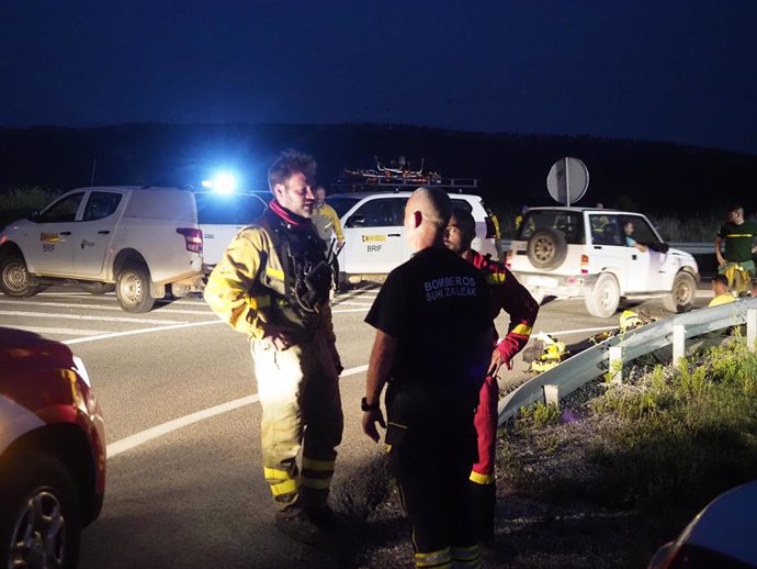 Efecticos en el incendio de la zona de Leyre, a 15 de junio de 2022, en Leyre, Navarra (España). 