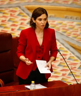 La presidenta de la Comunidad de Madrid, Isabel Díaz Ayuso, interviene en un pleno de la Asamblea de Madrid, a 9 de junio de 2022, en Madrid (España). 