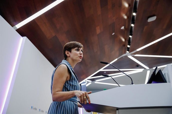 La ministra de Política Territorial y portavoz del Gobierno, Isabel Rodríguez, interviene durante el acto de clausura del Congreso Ruraltivity, en las Torres Kio de Madrid, a 15 de junio de 2022, en Madrid (España).