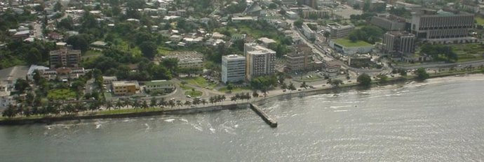 Vista aérea de Libreville, la capital de Gabón, que acogerá del 29 de agosto al 1 de septiembre de 2022 la Semana del Clima de África, preparatoria de la COP27.