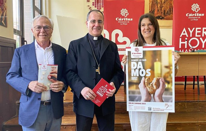 Beltrán, Montoya y Morales, de izquierda a derecha, en la presentación de la Memoria de Cáritas La Rioja de 2021.