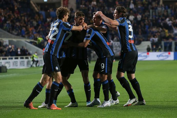 Archivo - Los jugadores del Atalanta celebran un gol en la Serie A 2021-2022