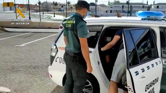 La Guardia Civil detiene a un hombre por 14 robos en viviendas vacacionales y complejos hoteleros de Corralejo, en Fuerteventura