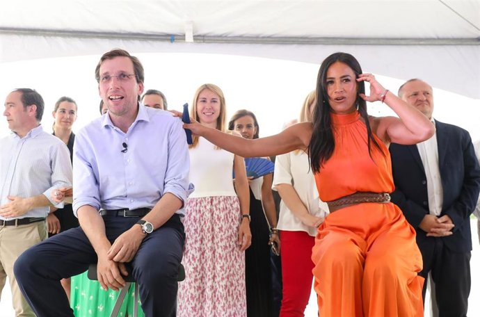 El alcalde de Madrid, José Luis Martínez-Almeida, y la vicealcaldesa, Begoña Villacís, en el acto para hacer balance de los tres años de Gobierno. 