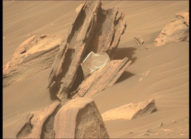Toroz de manta térmica de la llegada de Perseverance a Marte ha sido localizado a 2 km.