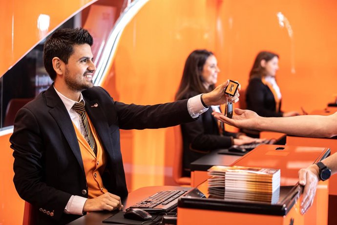 Archivo - Sixt busca nuevas incorporaciones en España tras haber activado a todos sus empleados en ERTE