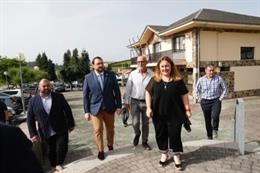 Adrián Barbón y Lydia Espina, en Sariego