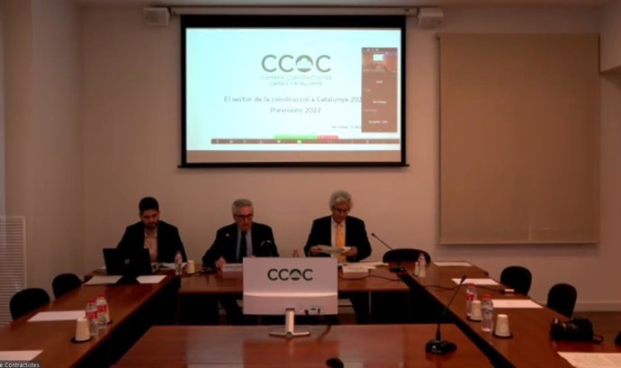 El presidente de la Cambra Oficial de Contractistes d'Obres de Catalunya (CCOC), Joaquim Llansó, y el secretario general, Ignasi Puig