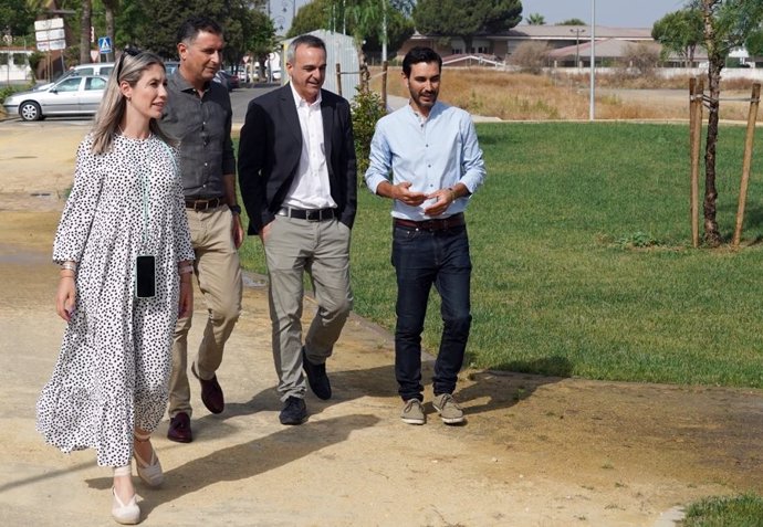La Fundación Cepsa impulsa una nueva zona verde en Moguer.