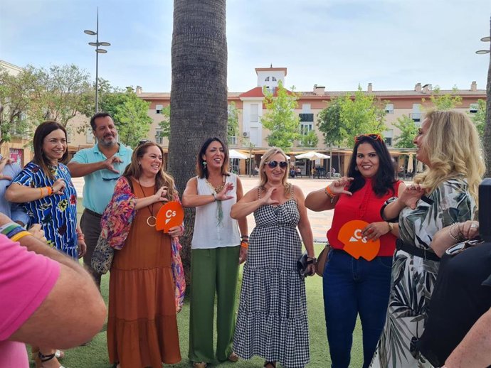 La candidata número 2 en la lista de Cs por Sevilla, Marta Bosquet, en un acto en Tomares.