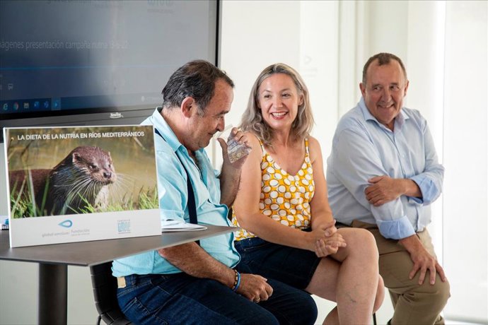 Presentación del nforme de investigación que hemos presentado hoy sobre el cambio de alimentación de las nutrias.