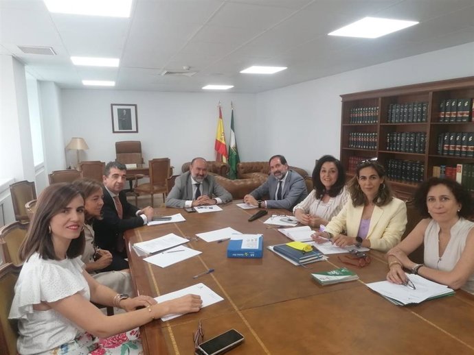 Constituida la comisión de seguimiento del Punto de Información para la Mediación de Granada
