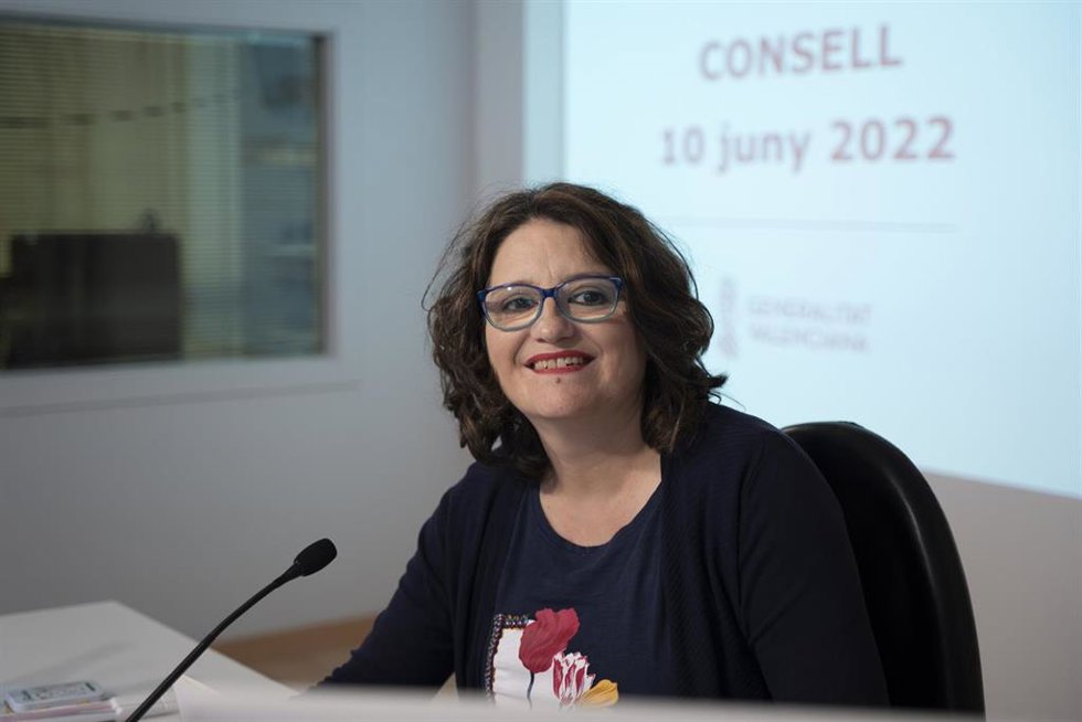 La vicepresidenta y portavoz del Consell, Mónica Oltra, comparece en rueda de prensa tras el Pleno del Consell, en el Palau del Marqués de Castellfort, a 10 de junio de 2022, en Valencia, Comunidad Valenciana (España). 