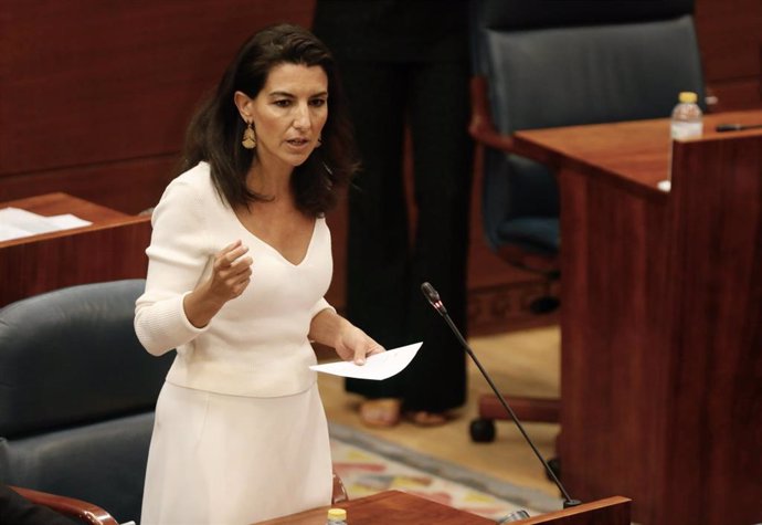 La portavoz de Vox en la Asamblea de Madrid, Rocío Monasterio, interviene en un pleno de la Asamblea de Madrid, a 9 de junio de 2022, en Madrid (España). La Asamblea de Madrid centra su debate de hoy en el Pleno del Real Decreto del Currículo de Bachill