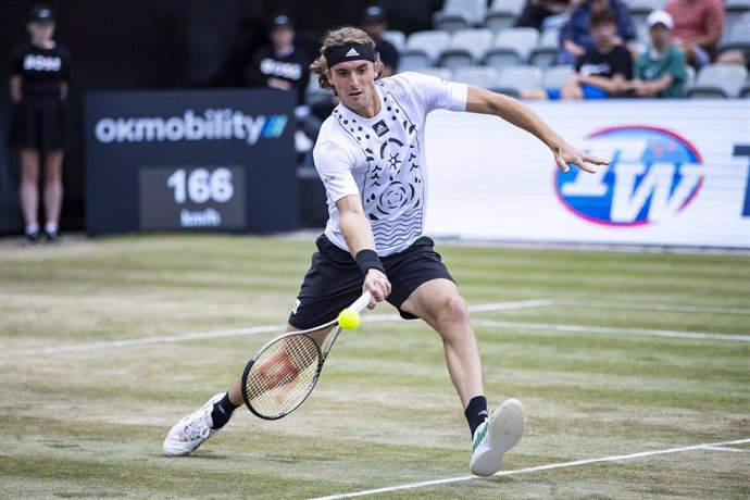 El tenista griego Stefanos Tsitsipas durante el partido cuartos de final ante Andy Murray en Stuttgart 2022. 