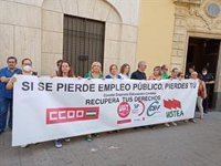 El Comité del Personal Laboral de Educación en Córdoba critica con una concentración la no cobertura de vacantes