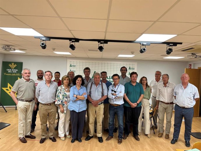Integrantes de la nueva Asociación de Regantes del Medio y Alto Guadalquivir.