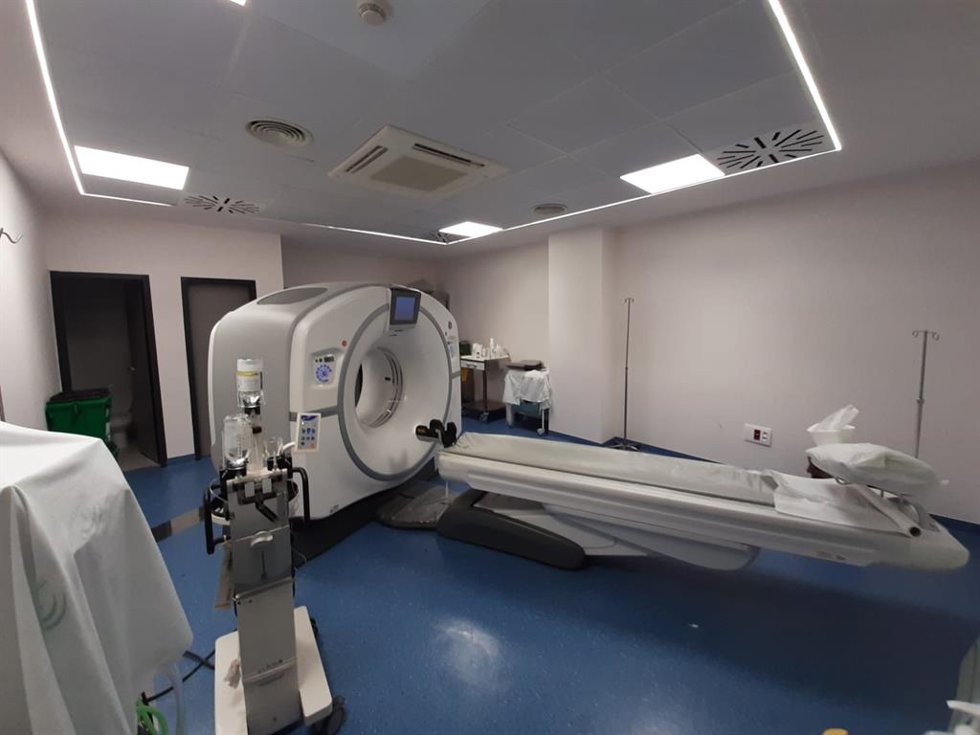Archivo - TAC en el Hospital Punta Europa