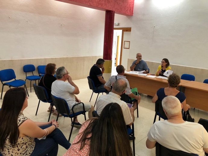Reunión con vecinos del Polígono del Valle.