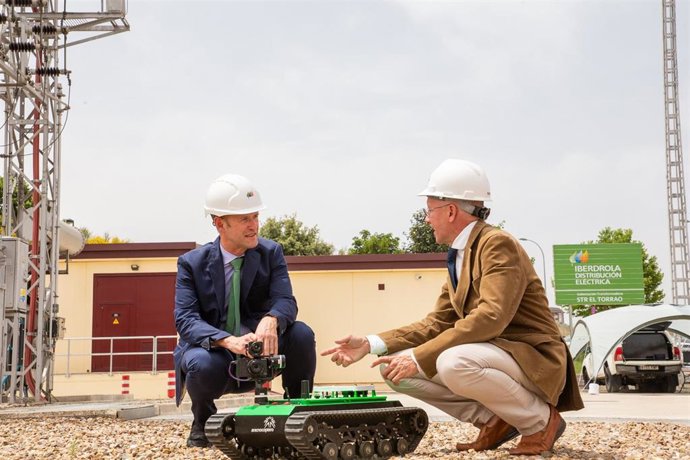 Presentación del robot 'Antecursor I' en la subestación zamorana El Torrao