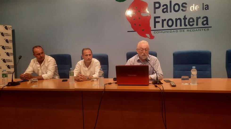 La Comunidad de Regantes Palos de la Frontera (Huelva) ha celebrado este jueves una Asamblea Extraordinaria en la que los socios han aprobado solicitar la subvención para un nuevo proyecto de planta fotovoltaica.