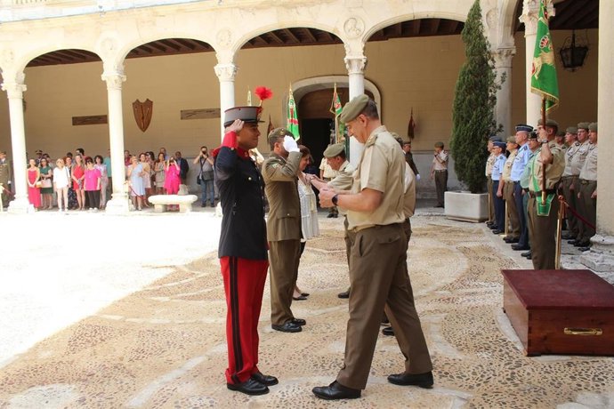 Entrega de la corbata conmemorativa de la 'Operación Balmis'.