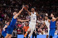 Real Madrid y Barça buscan rozar el título