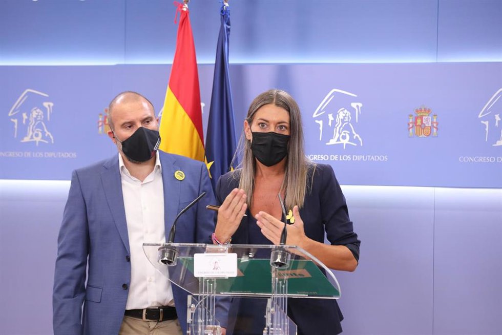 Archivo - La portavoz parlamentaria de Junts en el Congreso, Miriam Nogueras, con el diputado Josep Pags