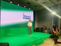 Moreno afirma que nadie se juega más en las elecciones que los jóvenes: "Ayudadme a estar cerca de los 55 escaños"