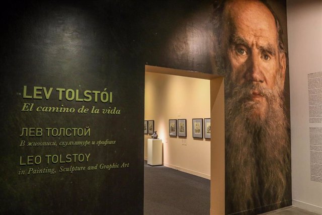 Exhibición sobre la obra de Leon Tolstoi en el Museo de Málaga.