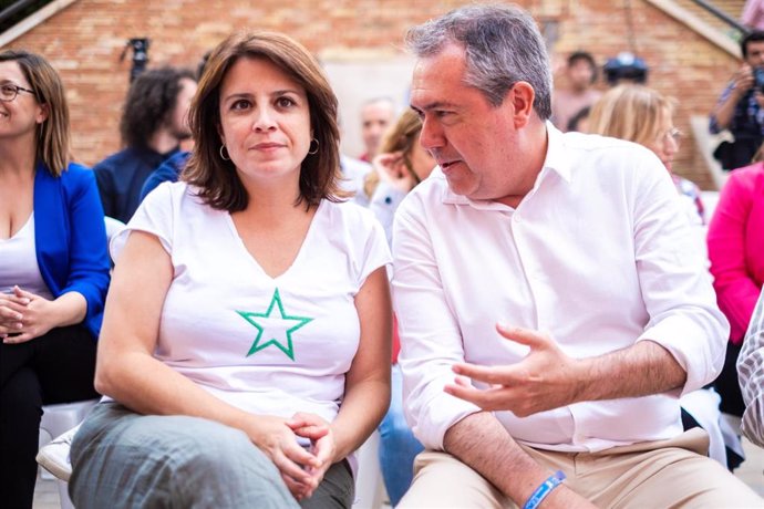 La vicesecretaria general del PSOE, Adriana Lastra, y el candidato del PSOE-A a la Presidencia de la Junta, Juan Espadas, en una foto de archivo en Jaén al inicio de la campaña del 19J.