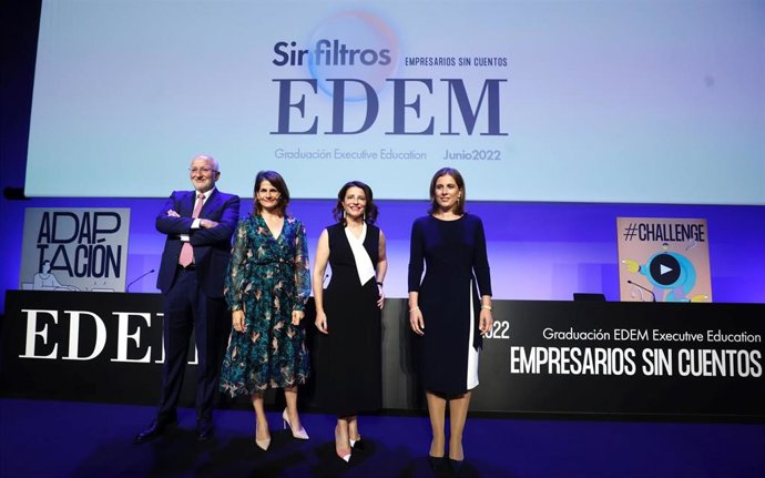 El presidente de honor de EDEM Escuela de Empresarios y presidente de Mercadona, Juan Roig, participa en la Graduación Executive de la escuela de empresarios