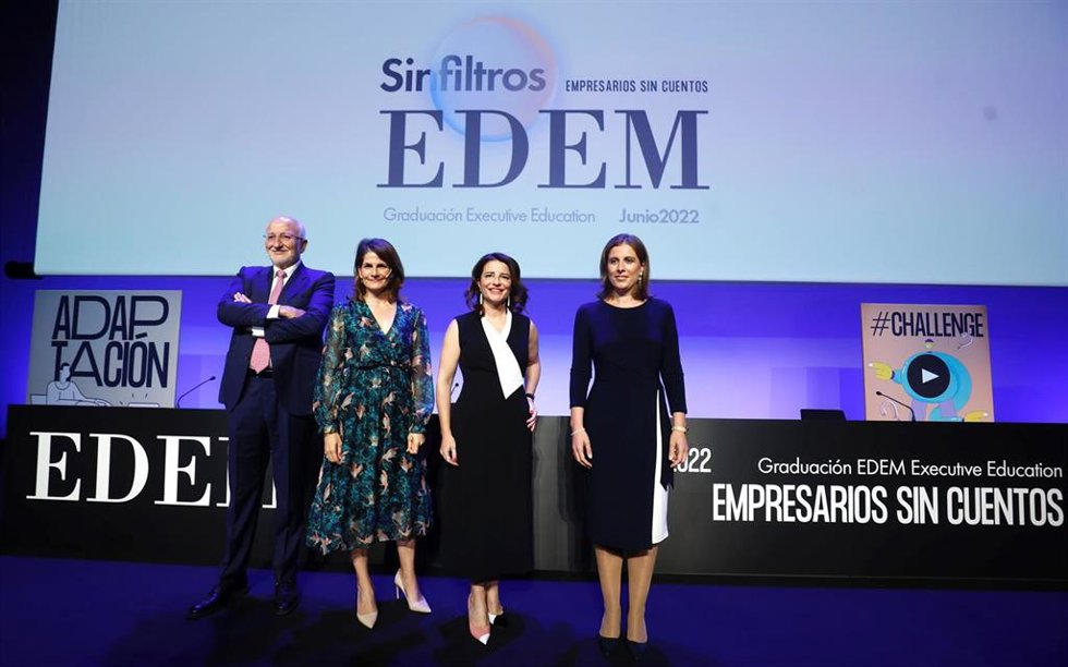 El presidente de honor de EDEM Escuela de Empresarios y presidente de Mercadona, Juan Roig, participa en la Graduación Executive de la escuela de empresarios