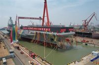 China bota su tercer y más moderno portaaviones, el 'Fujian'