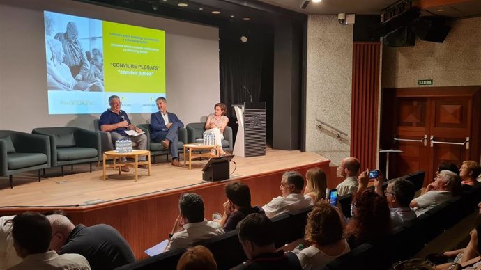 La consellera Fina Santiago, durante la jornada de este jueves.