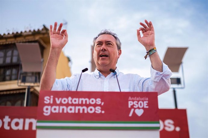 El candidato del PSOE-A a la Presidencia de la Junta, Juan Espadas, en un acto público en Vélez-Málaga este miércoles (Foto de archivo).