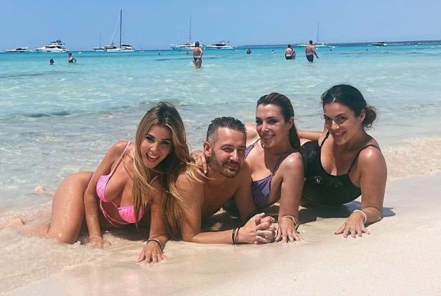 Natalia, Gisela, Geno Machado y Alejandro Parreño en las playas de Mallorca